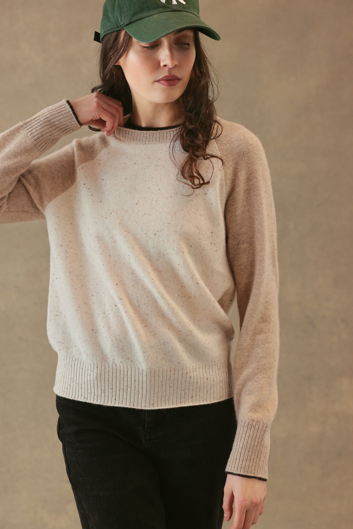 PROCTOR CASHMERE BASEBALL PULLOVER IN COCONUT/OATMEAL/ESPRESSO