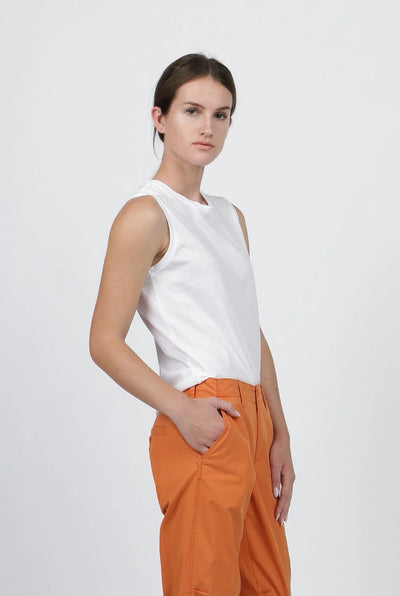 MUSCLE TANK IN WHITE - Romi Boutique