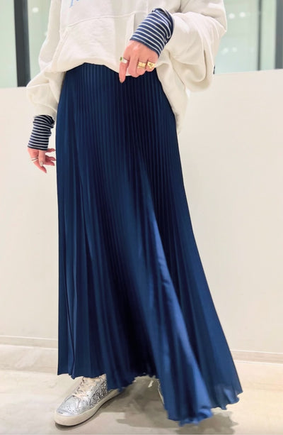 CLASSIC SATIN SKIRT IN NAVY - Romi Boutique