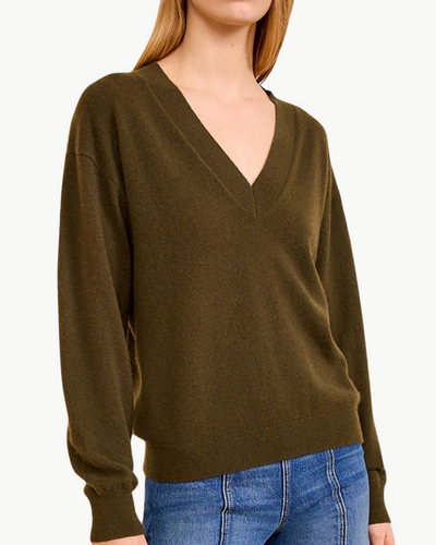 RYLA CASHMERE V-NECK PULLOVER IN HUNTER