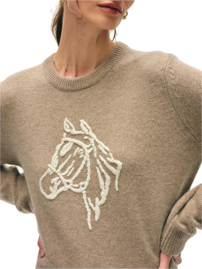 CASHMERE BLEND HORSE EMBROIDERED CREW IN MISTY BROWN/IVORY