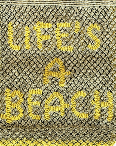 LIFE'S A BEACH JUTE BAG IN KHAKI - Romi Boutique