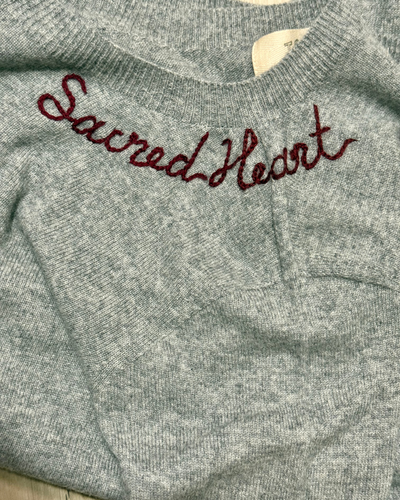 SACRED HEART CASHMERE CREW IN GREY/MAROON