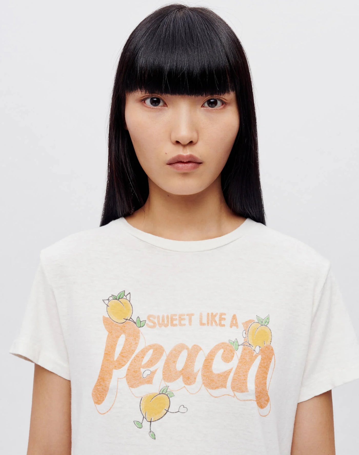 CLASSIC PEACH TEE IN VINTAGE WHITE - Romi Boutique