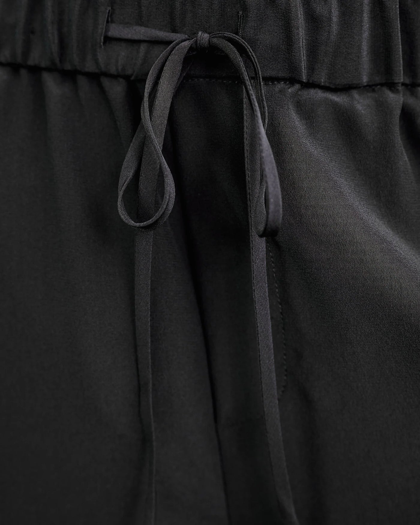 FRANCES SILK SHORT IN BLACK - Romi Boutique