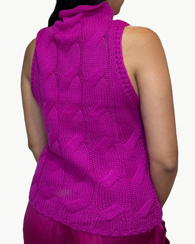 SALVIA SLEEVELESS CASHMERE CABLE TURTLENECK IN MAGENTA