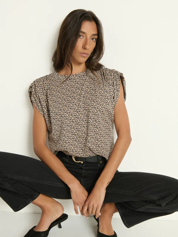 FRANKIE LUXE TEE IN DITSY FLORAL BUTTERSCOTCH - Romi Boutique