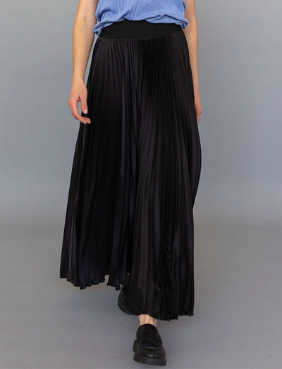 CLASSIC SATIN SKIRT IN BLACK - Romi Boutique