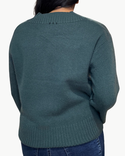 CASHMERE WIDE RIB TRIM VNECK IN JUNIPER GREEN
