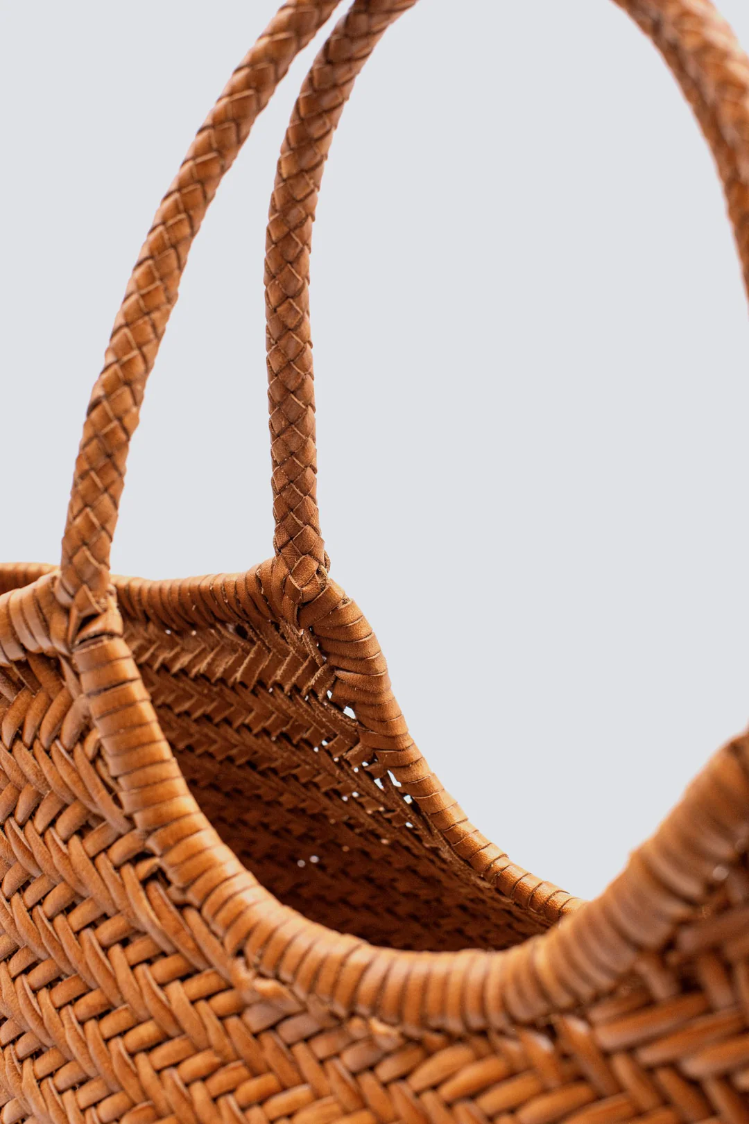Dragon Diffusion NANTUCKET BASKET BIG IN TAN at Romi Boutique
