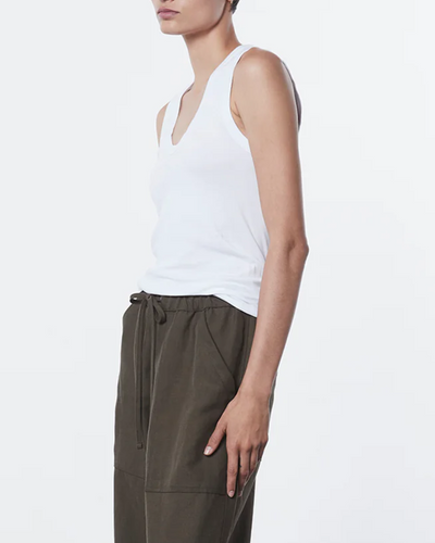ESSENTIAL SLEEVELESS U IN WHITE - Romi Boutique