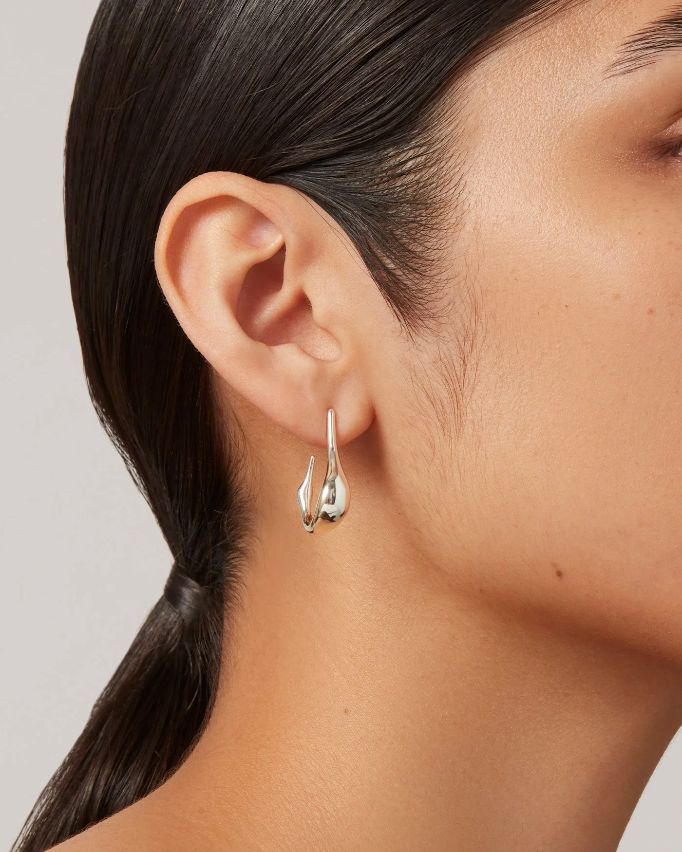Jenny Bird Colette Hoop Earrings Small at Romi Boutique