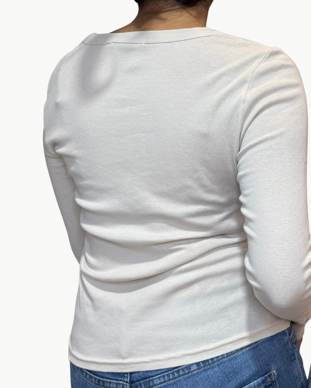 LOGAN V-NECK TEE IN CEMENT