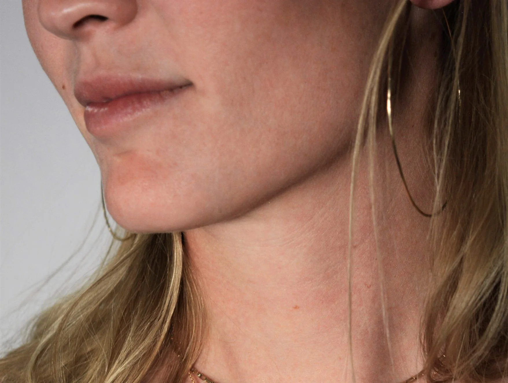 MEDIUM GOLD HOOP EARRING by Romi - Romi Boutique