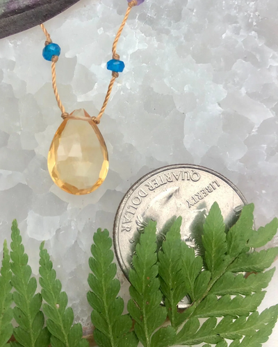 CITRINE NECKLACE IN RAINBOW DROP