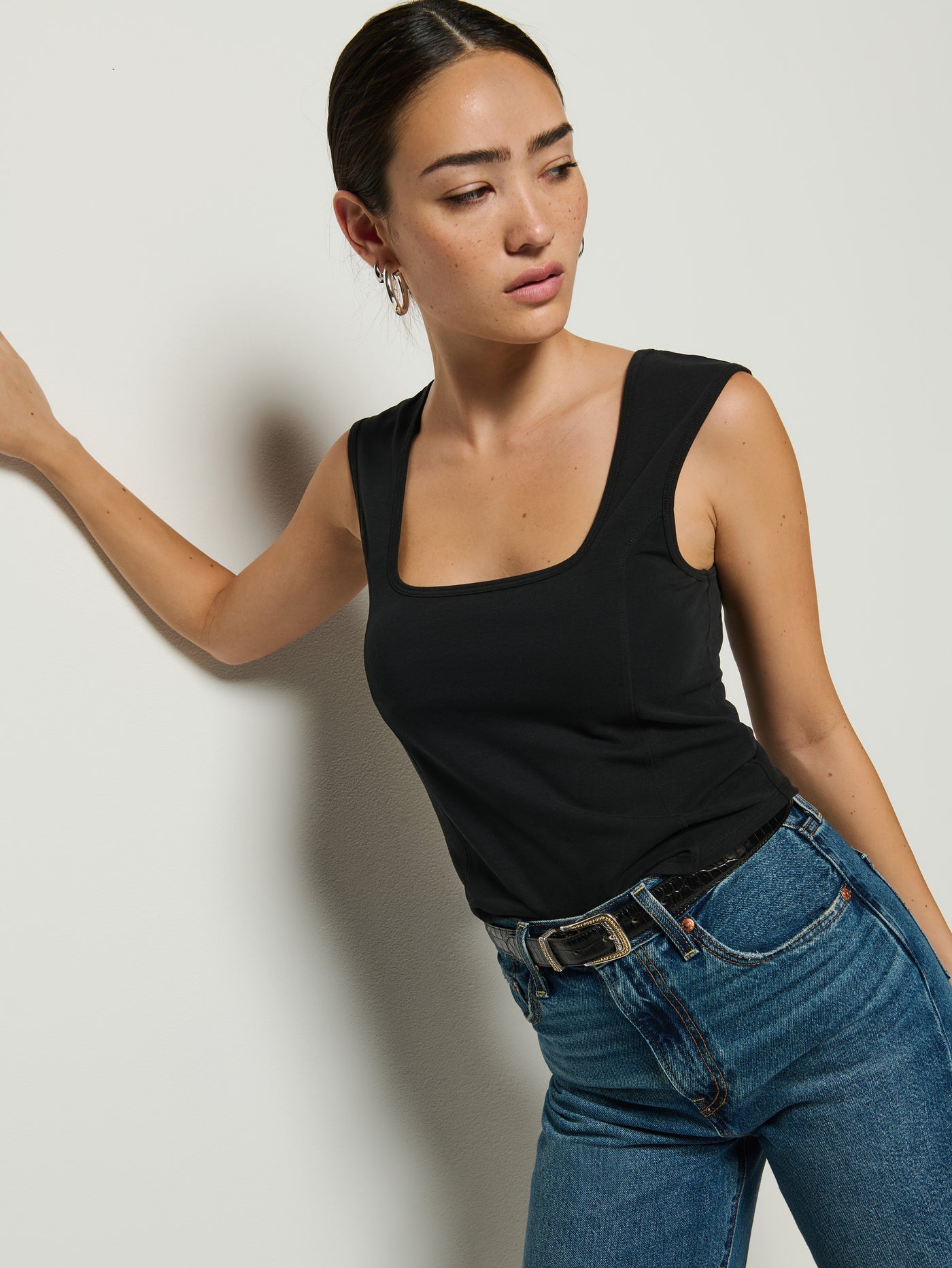GEMI TOP IN JET BLACK