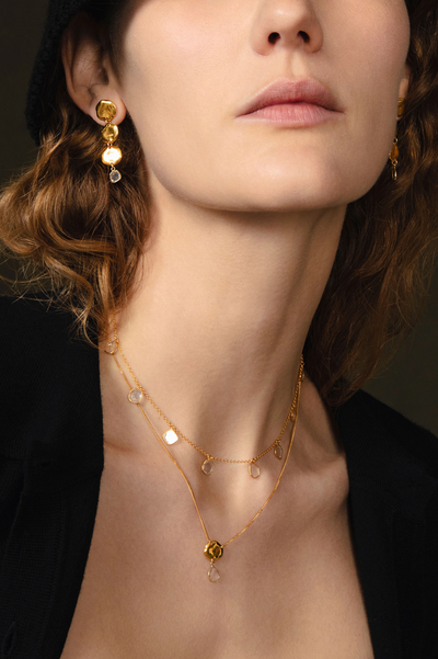 FLAT PEBBLE W/ SLICE NECKLACE IN YELLOW GOLD