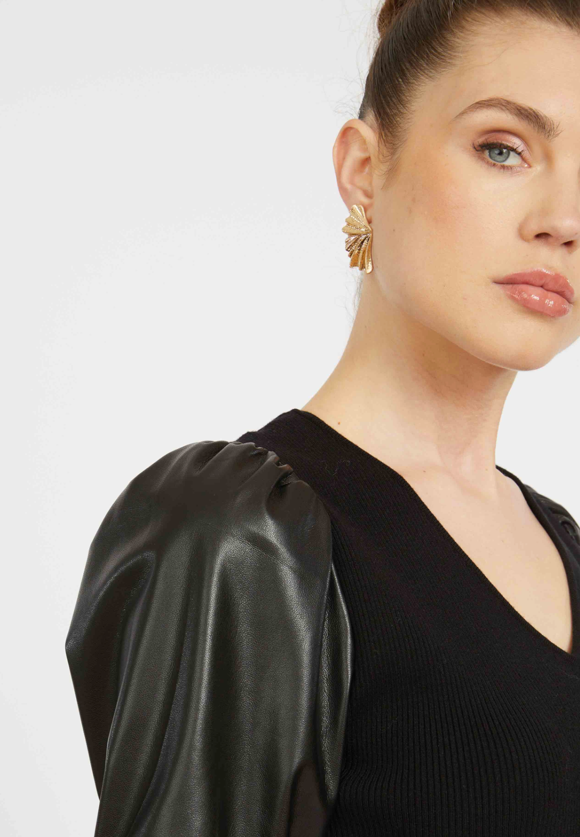 ANDREA TOP W/ VEGAN LEATHER SLEEVES IN BLACK