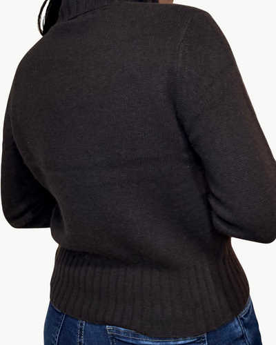 CASHMERE FEATHERWEIGHT TURTLENECK IN DARK UMBER