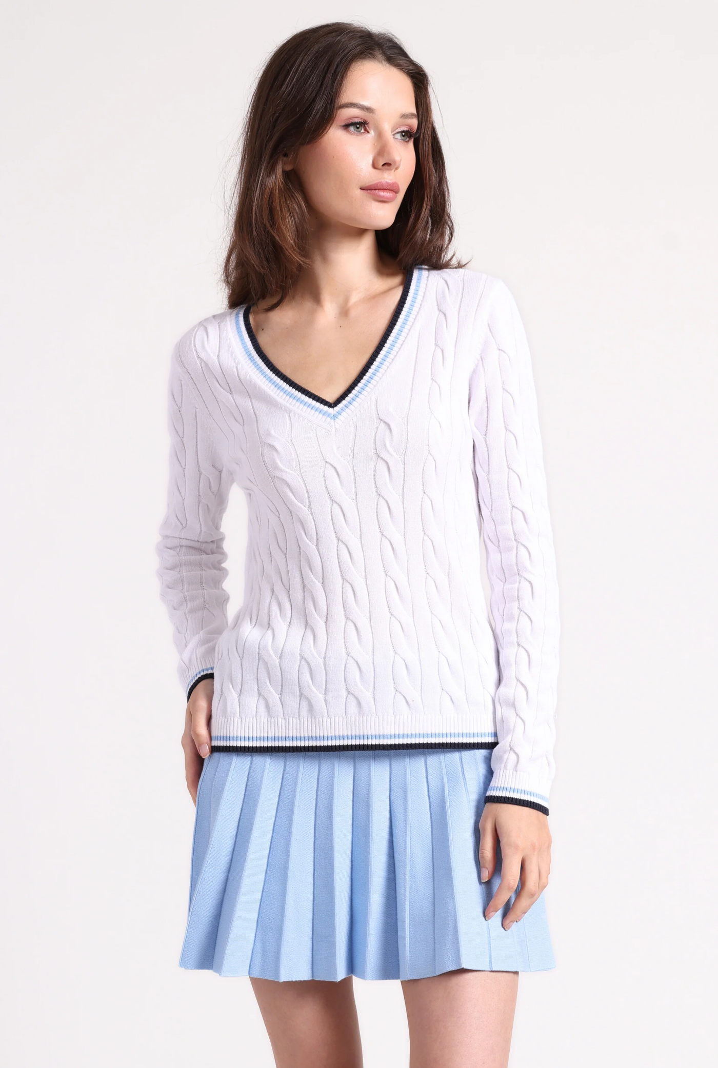 COTTON SPORTY CABLE V NECK IN WHITE/CAMEO BLUE