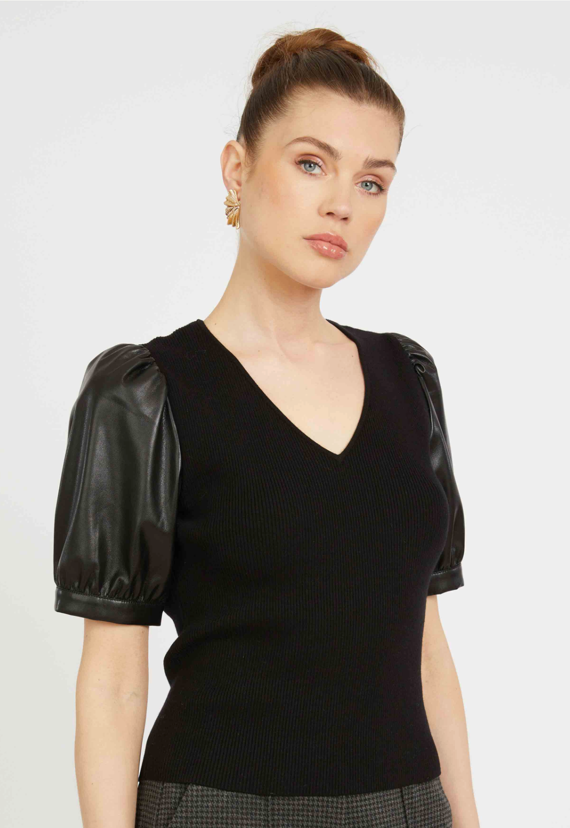ANDREA TOP W/ VEGAN LEATHER SLEEVES IN BLACK