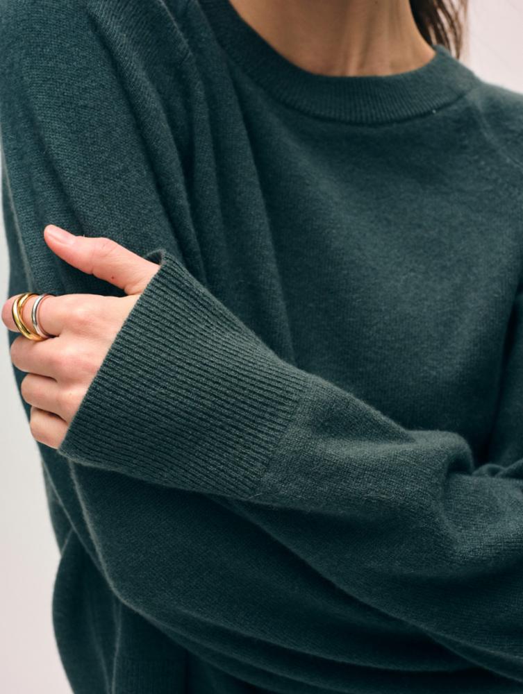 CASHMERE EASY SWEATSHIRT IN JUNIPER GREEN