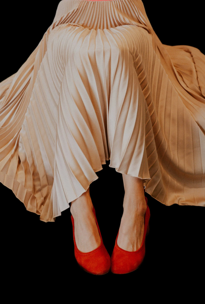CLASSIC SATIN SKIRT IN TAUPE