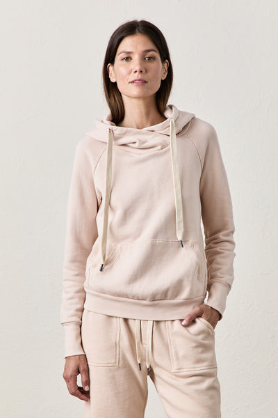 LISSE FITTED PULLOVER HOODY IN PEARL