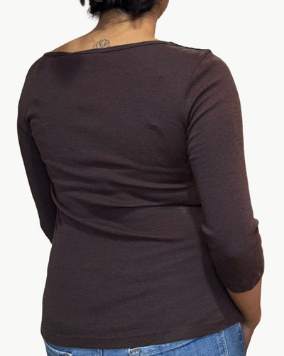 ANGELINA SHINE V-NECK TEE IN JAVA