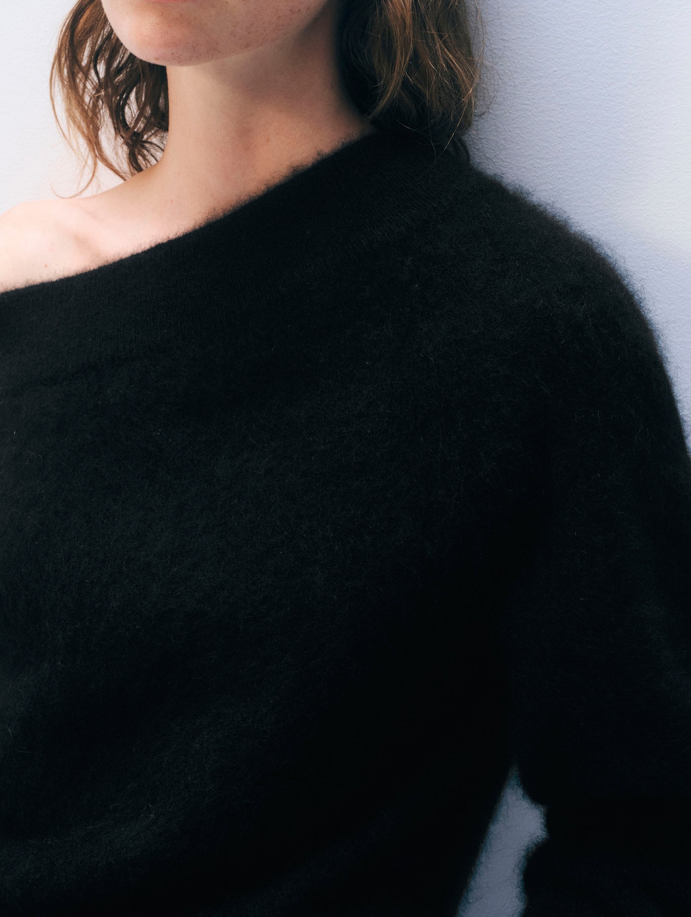 BRUSHED CASHMERE OFF THE SHOULDER TOP IN BLACK