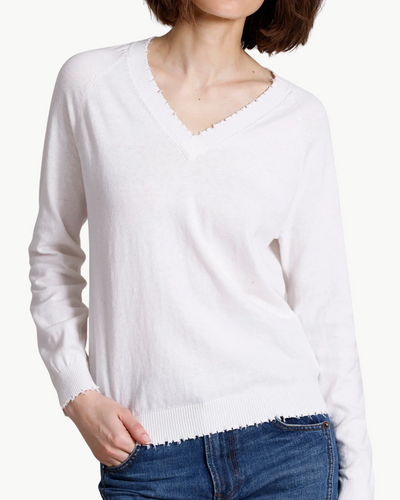 CASHMERE FRAYED EDGE V NECK IN WHITE