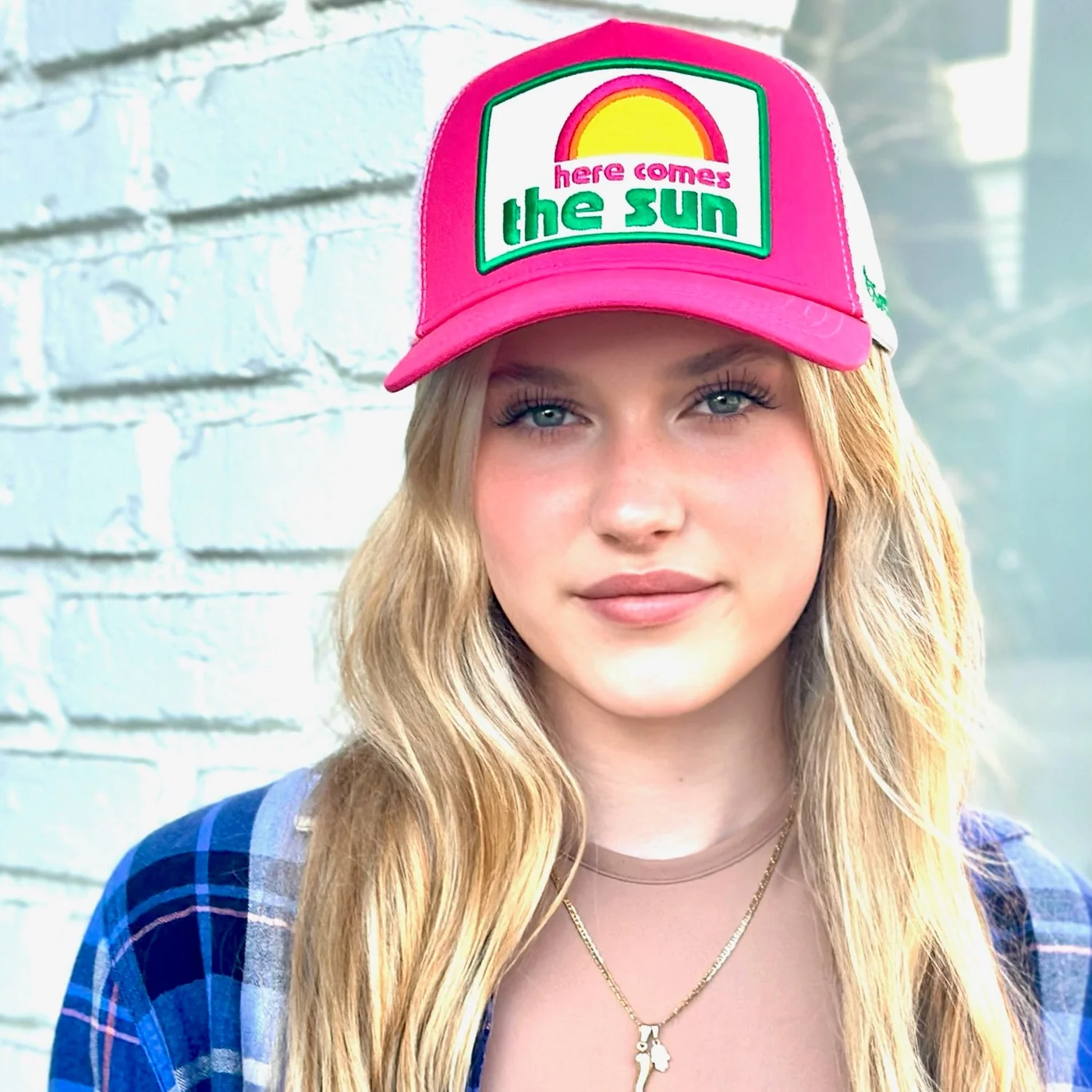 HERE COMES THE SUN TRUCKER IN PINK