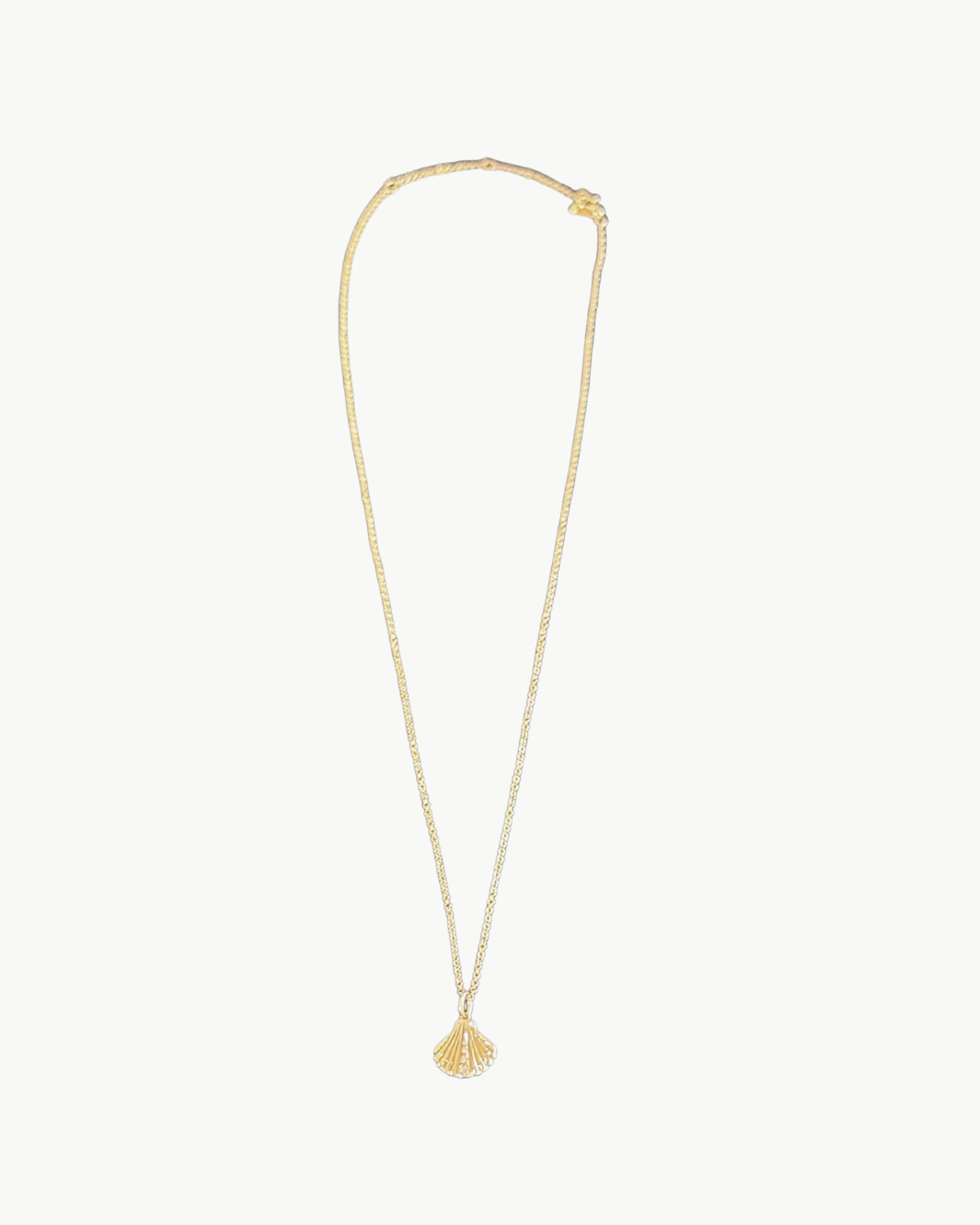 DIAMOND SHELL CHARM NECKLACE IN GOLD