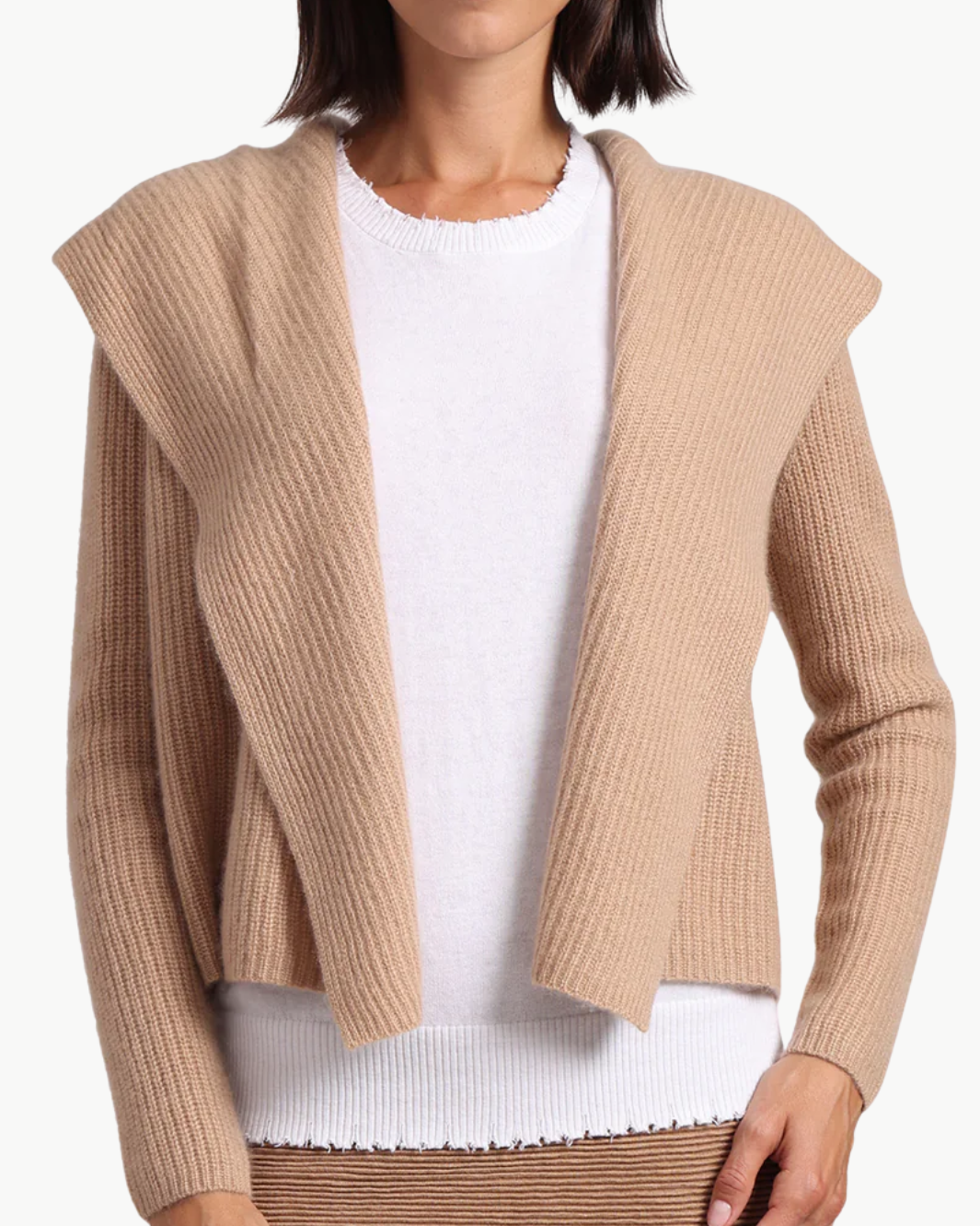 CASHMERE SHAKER HOODED FLYAWAY CARDIGAN IN CAMEL