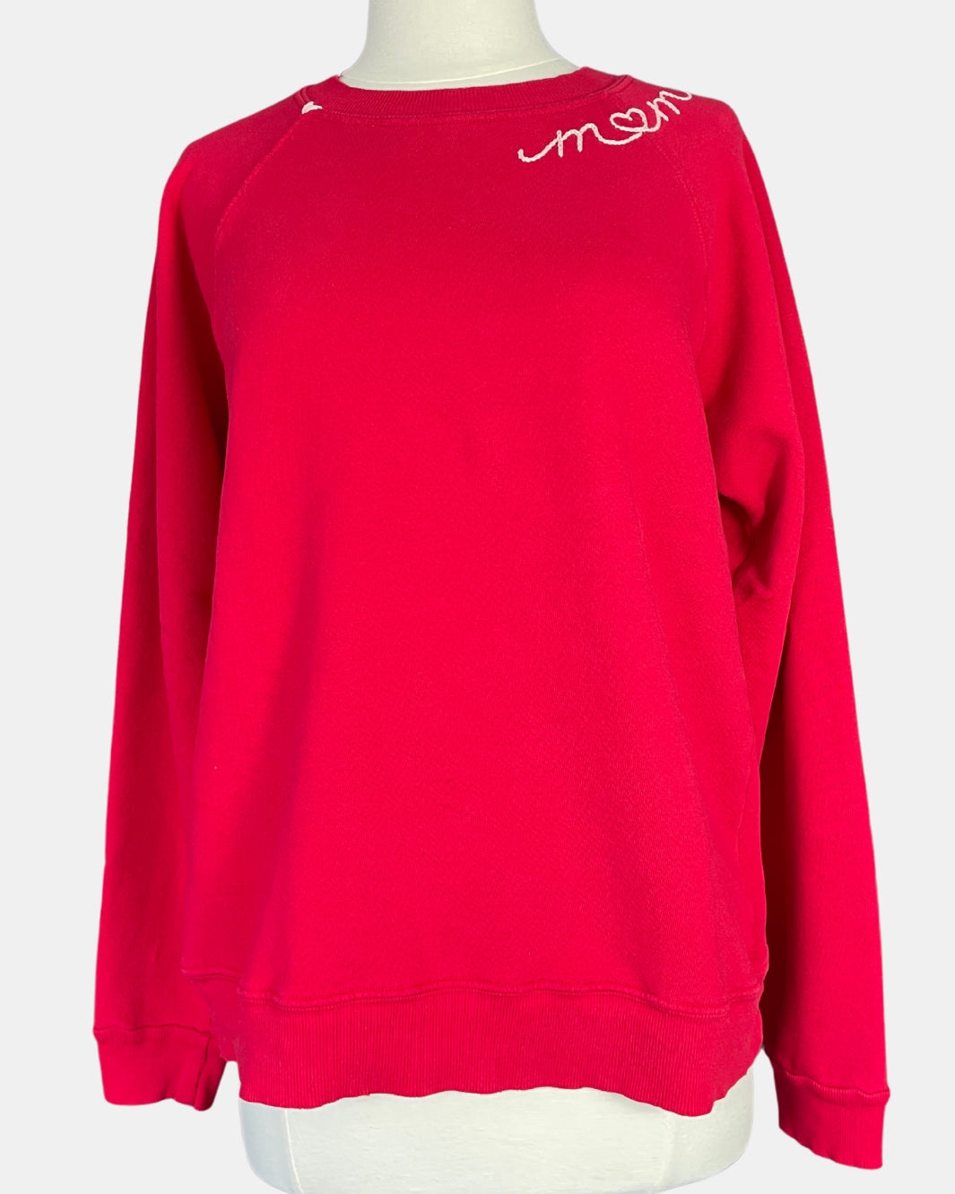 MOM EMBROIDERED CREWNECK IN RED - Romi Boutique
