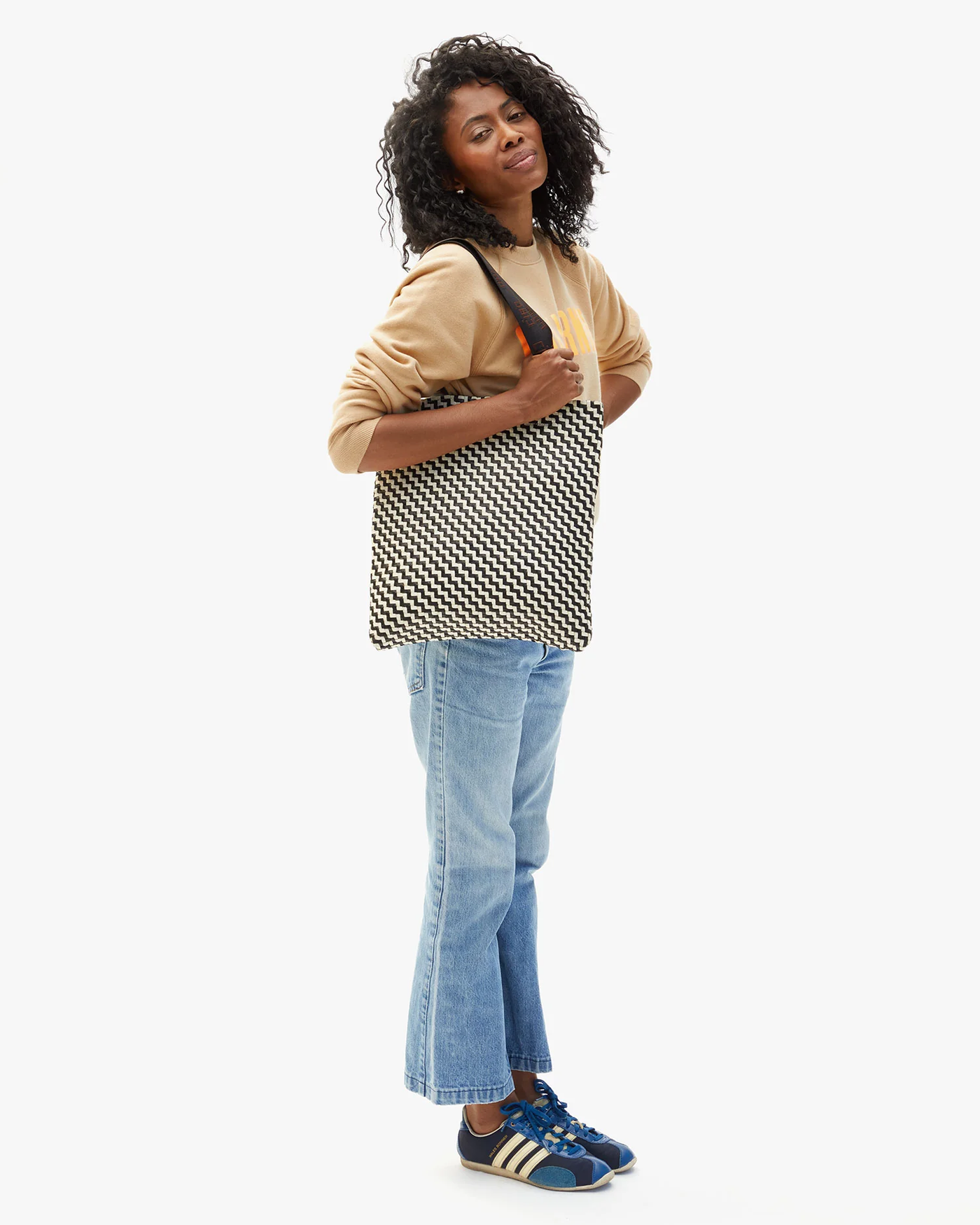 CARRYALL IN BLACK AND CREAM WOVEN ZIG ZAG