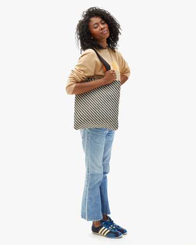 CARRYALL IN BLACK AND CREAM WOVEN ZIG ZAG