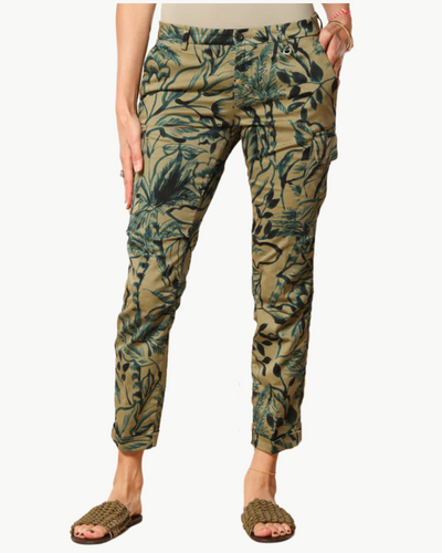 CHILE CITY CARGO PANTS IN FLORAL PRINT GREEN