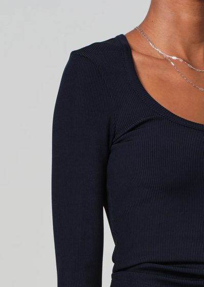 RUMI SCOOP NECK IN NAVY