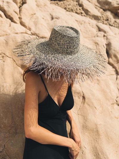 AURORA HAT IN BLACK AND NATURAL - Romi Boutique