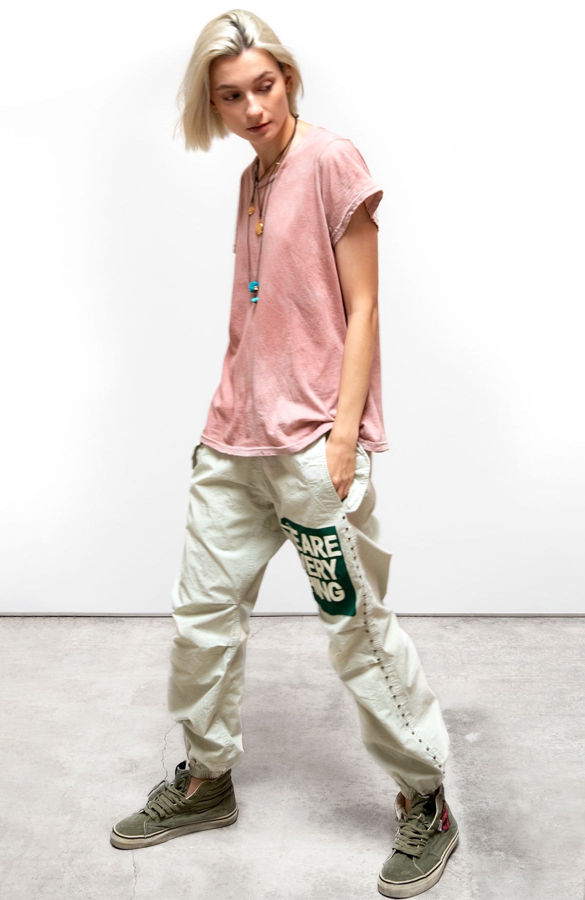 THEDOINGOFITISTHEBEINGOFIT SHORT SLEEVE IN HUNKYDORY POWDER