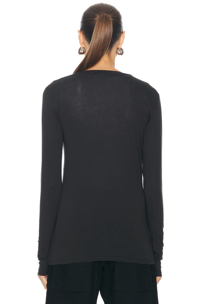 FITTED LONG SLEEVE T-SHIRT IN BLACK