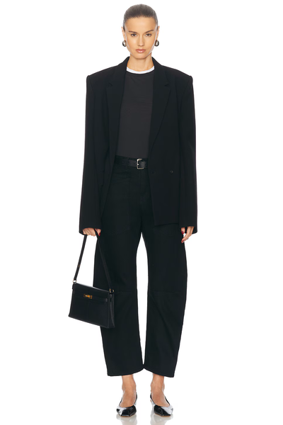FITTED LONG SLEEVE T-SHIRT IN BLACK