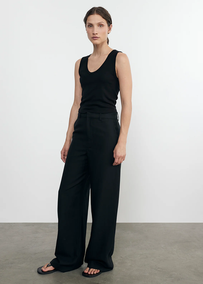 SUPIMA BABY RIB CROPPED TANK IN BLACK - Romi Boutique