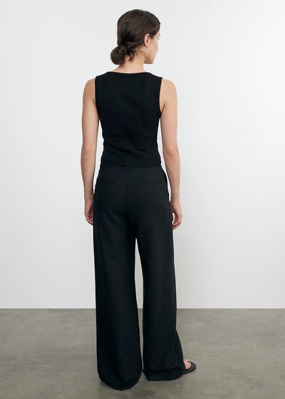 SUPIMA BABY RIB CROPPED TANK IN BLACK - Romi Boutique