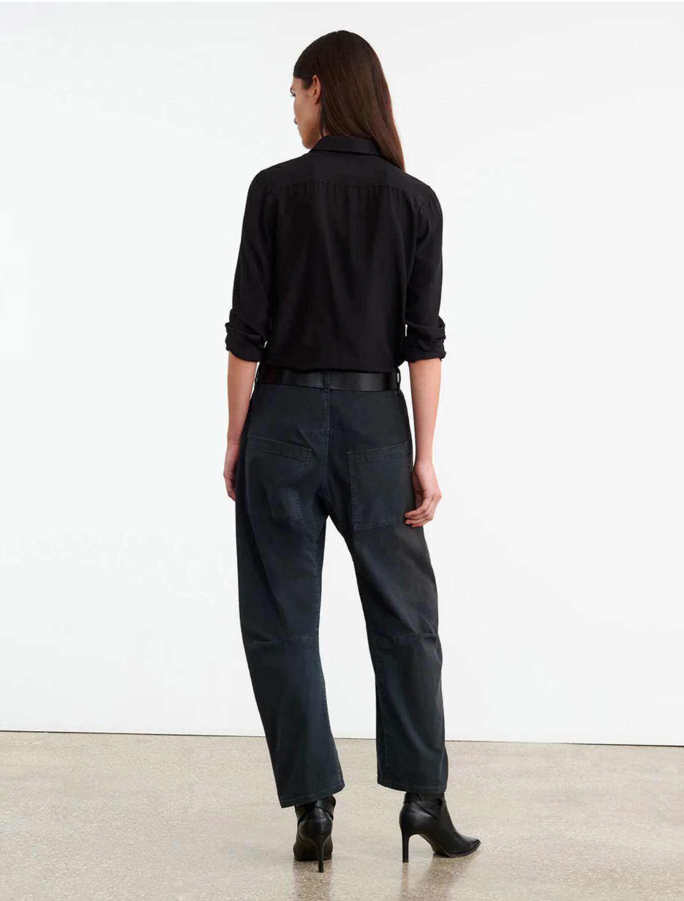 SHON PANT IN CARBON