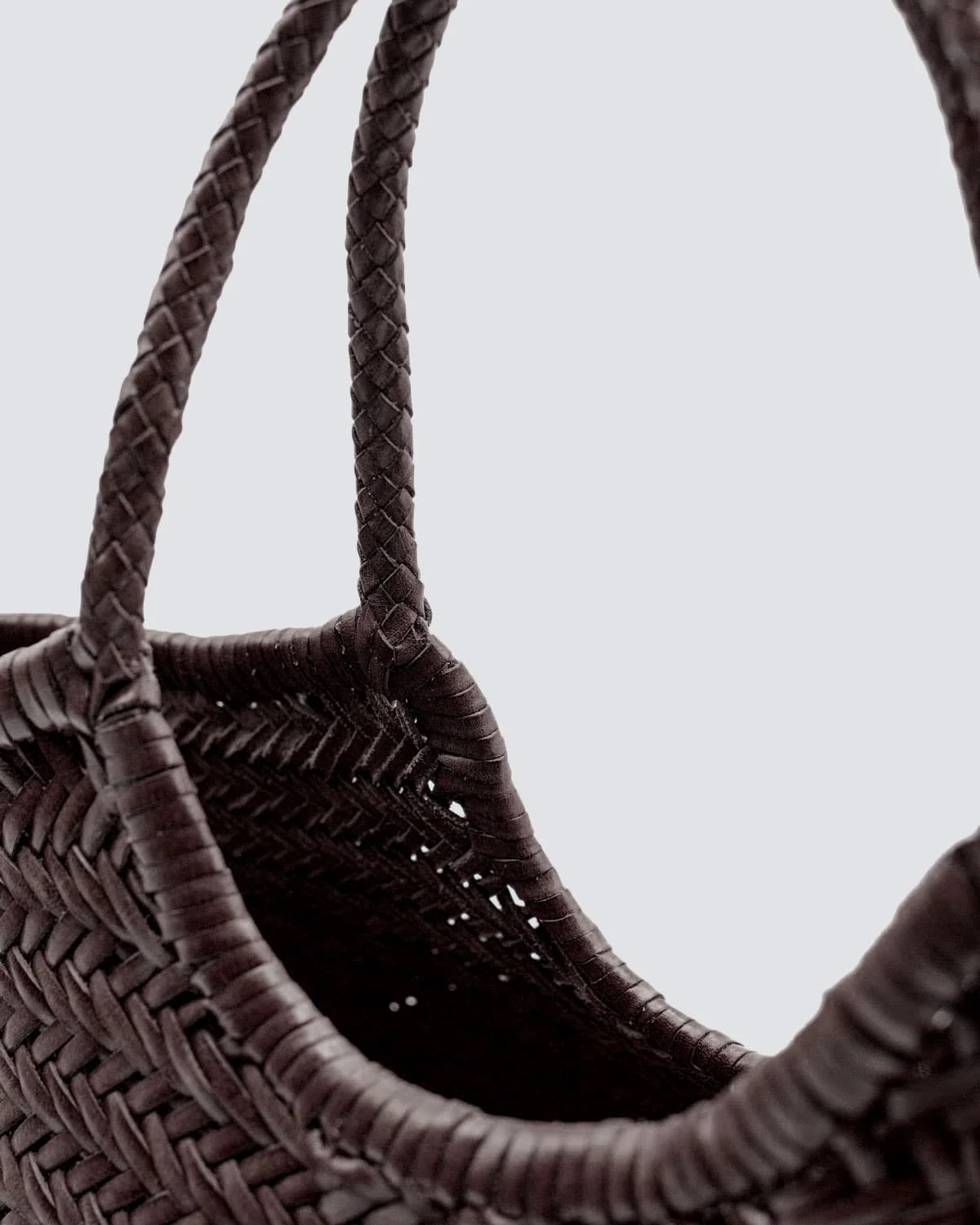 Dragon Diffusion NANTUCKET BASKET BIG IN DARK BROWN at Romi Boutique