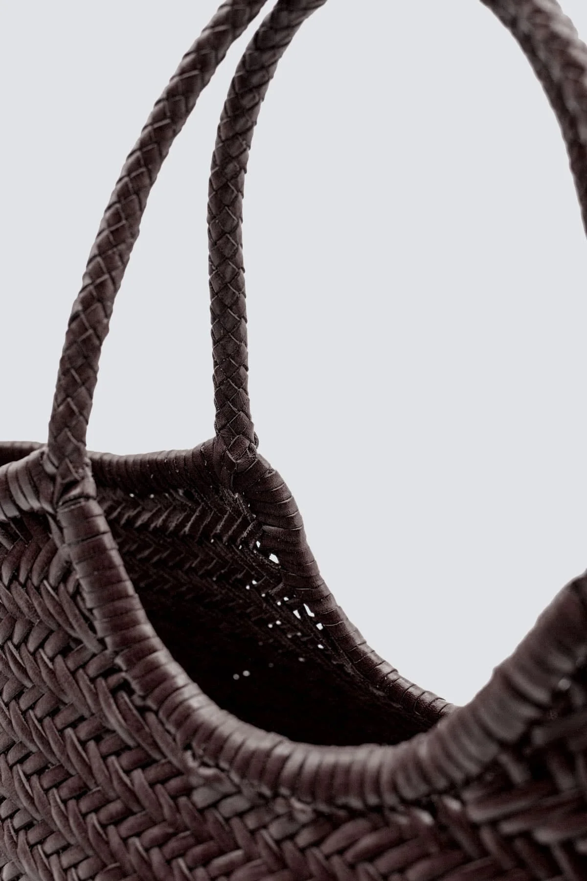 Dragon Diffusion NANTUCKET BASKET BIG IN DARK BROWN at Romi Boutique