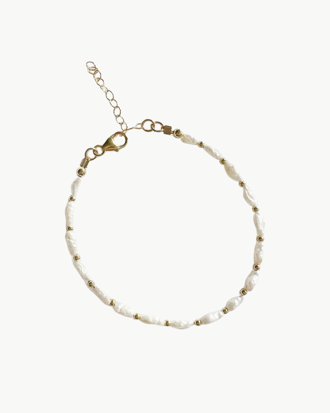 STONE HARBOR BRACELET IN FRESHWATER PEARL/GOLD - Romi Boutique