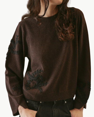 PELTA FLORAL EMBROIDERED CASHMERE CREWNECK IN ESPRESSO/BLACK